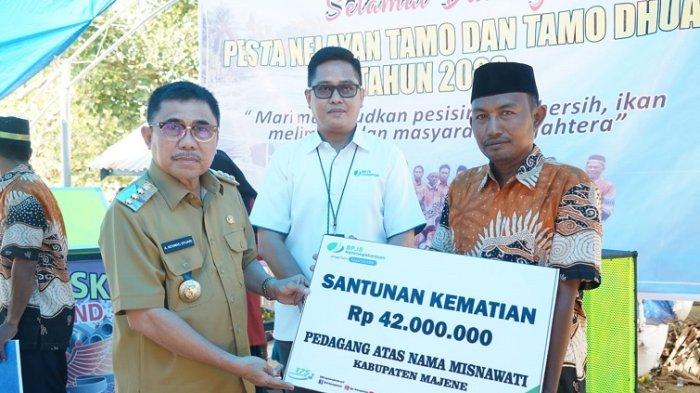 BPJAMSOSTEK Majene Santuni Warga Lingkungan Tamo Rp 42 Juta