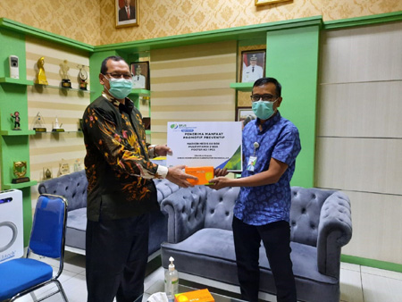 BPJAMSOSTEK Madura Bagi-bagi Masker dan Multivitamin