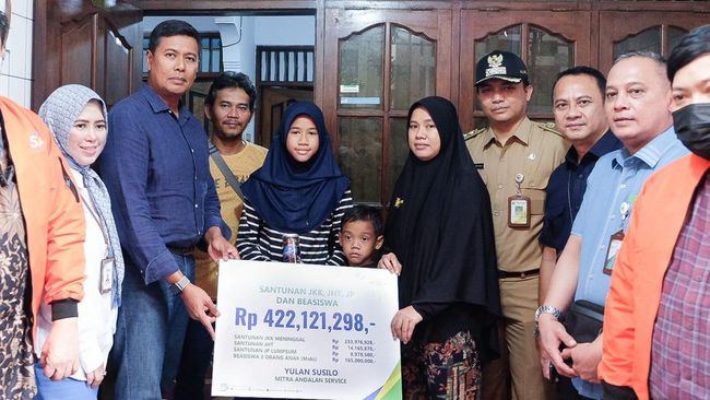 BPJS Ketenagakerjaan Salurkan Manfaat Kurir Meninggal Saat Antar Paket