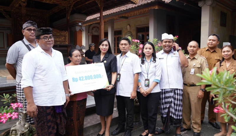 Disnaker Gianyar Berikan Santunan Kematian